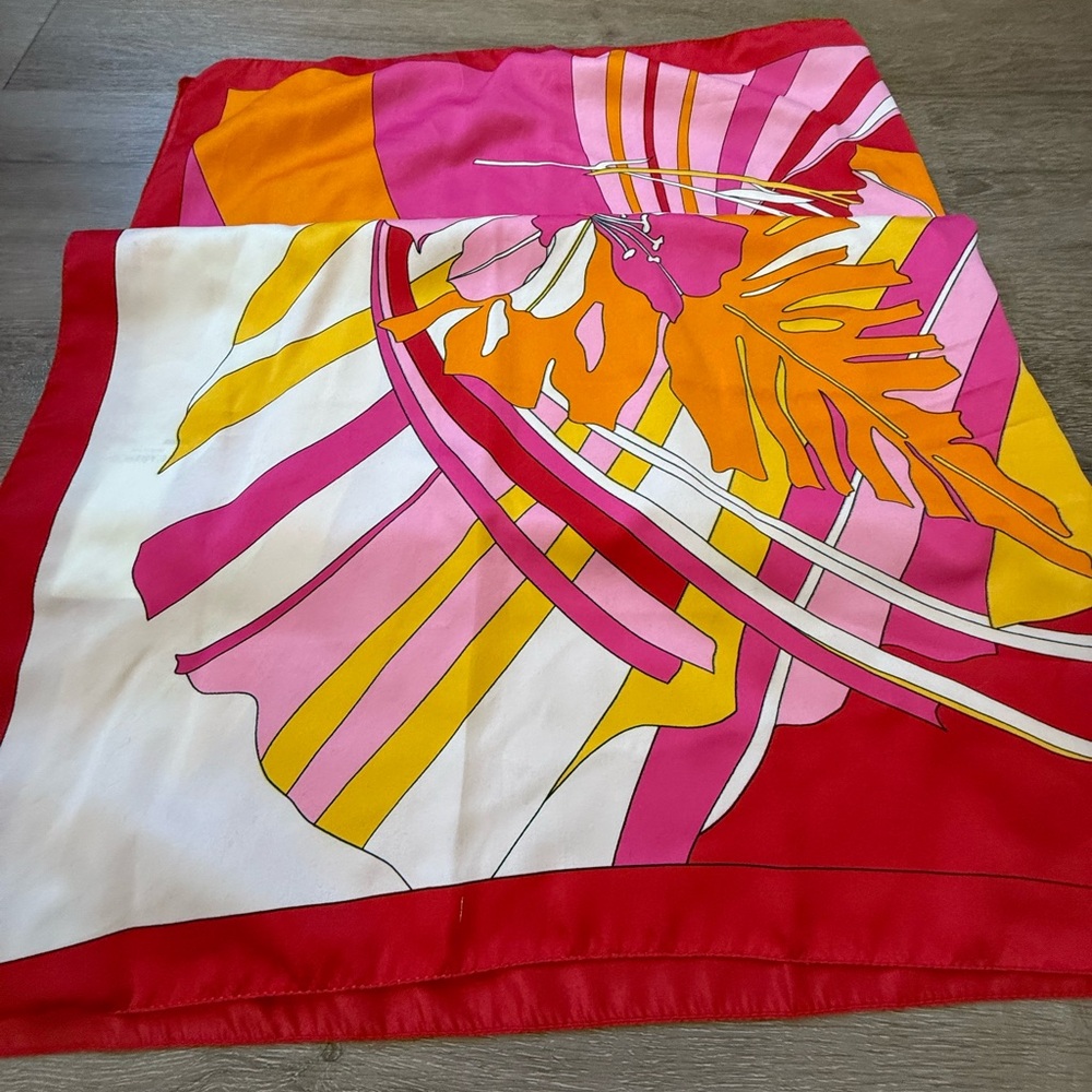 Guarisco Italy Floral Scarf - Picture 6 of 7